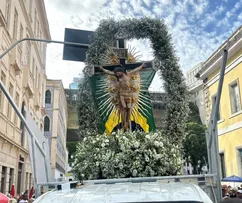 APÓS CINCO HORAS DE PERCURSO A IMAGEM DO SENHOR DO BONFIM CHEGA À COLINA SAGRADA
