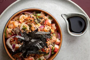 RESTAURANTE EM SALVADOR TRAZ OPÇÕES DE POKES E SALADAS PARA O VERÃO