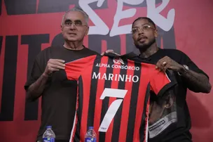 RUBRO-NEGROS FAZEM FESTA EM SHOPPING NA APRESENTAÇÃO DE MARINHO PELO VITÓRIA