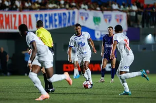SEM SUSTOS, BAHIA GOLEIA O BAHIA DE FEIRA NO CAMPEONATO BAIANO