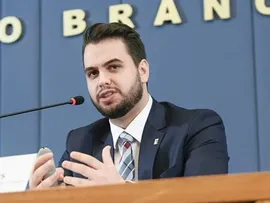 DEFESA DE FILIPE MARTINS PEDE AO STF REVOGAÇÃO DE PRISÃO E NEGA USO DO LINKEDIN