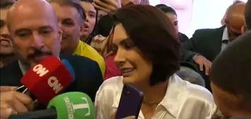 MICHELLE DIZ QUE VIDA DE BOLSONARO ESTÁ NAS MÃOS DA PGR