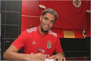 VITÓRIA ENCAMINHA CONTRATAÇÃO DE CENTROAVANTE EX-BENFICA