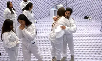 PRIMEIRO A DESISTIR, RICARDINHO APERTA BOTÃO VERMELHO NO QUARTO BRANCO DO BBB 26