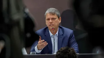 TARCÍSIO CONFIRMA VISITA À BOLSONARO NA PAPUDINHA: ‘VOU MANIFESTAR SOLIDARIEDADE E APOIO’