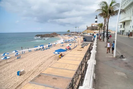 SALVADOR TERÁ FIM DE SEMANA COM SOL, CALOR E CHUVAS RÁPIDAS