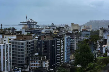 CHUVAS EM SALVADOR DEVEM DIMINUIR A PARTIR DE QUINTA-FEIRA (29)