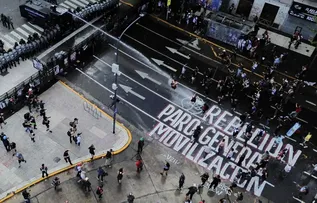 GREVE NA ARGENTINA: VOOS CANCELADOS, JORNADA DE 12 HORAS E CONTENÇÃO DE PROTESTOS