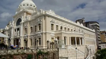 COM ENTRADA DE CONSTRUTORA BAIANA, HOTEL 6 ESTRELAS NO PALÁCIO RIO BRANCO AVANÇA