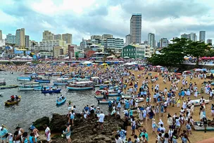 ENTRE FÉ E CULTURA, FESTA DE IEMANJÁ MOBILIZA MILHARES DE DEVOTOS E TURISTAS NO RIO VERMELHO