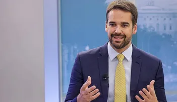 EDUARDO LEITE DEFENDE IDADE MÍNIMA DE 60 A 65 ANOS PARA MINISTROS DO STF