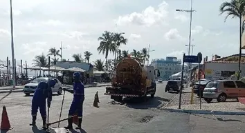 EMBASA REALIZA AÇÕES PREVENTIVAS PARA A LAVAGEM DE ITAPUÃ
