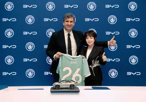 QUANDO TECNOLOGIA E PAIXÃO SE ENCONTRAM: BYD E MANCHESTER CITY F.C. FIRMAM PARCERIA GLOBAL