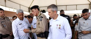 BAHIA FORTALECE FORÇAS DE SEGURANÇA COM ENTREGA DE 112 VIATURAS, ARMAMENTOS E NOVOS EQUIPAMENTOS