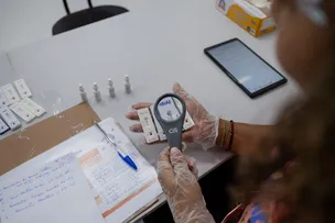 TESTAGEM RÁPIDA E DISTRIBUIÇÃO DE PRESERVATIVOS MARCAM POLÍTICA DE CUIDADO COM A SAÚDE NO CARNAVAL DA BAHIA