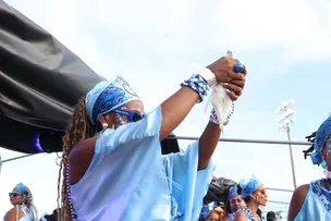 AFOXÉ FILHAS DE GANDHY ENCERRA PARTICIPAÇÃO NO CARNAVAL COM DESFILE MARCANTE NO CIRCUITO DODÔ