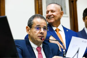 DEPUTADO IRONIZA REBAIXAMENTO DE ESCOLA QUE HOMENAGEOU LULA: “O PT É REBAIXADO ATÉ NO SAMBÓDROMO”