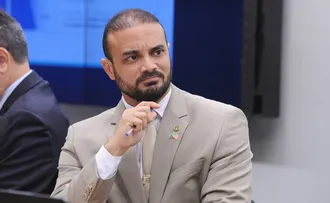 DEPUTADO CRITICA NOVA SÉRIE DE VIAGENS DE LULA