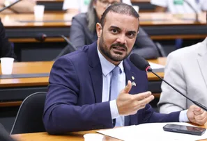 DEPUTADO DEFENDE PEC QUE LIMITA IPVA A 1% E ALTERA BASE DE CÁLCULO DO IMPOSTO