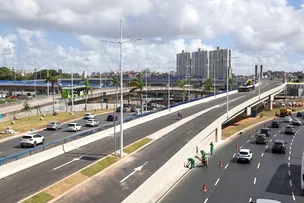 VIADUTO NA AV. ACM TEM AUMENTO DE 90% NA VELOCIDADE DE VIAS, DIZ PREFEITURA, MAS RETENÇÕES CONTINUAM