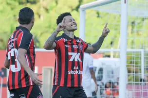 LEÃO FAZ 3 A 0 NO GALÍCIA E CONFIRMA VANTAGEM NO MATA-MATA