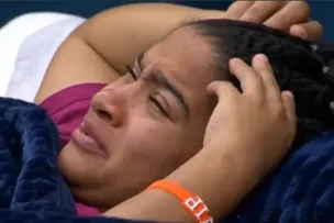 TIA MILENA SE ABALA APÓS VISITA MÉDICA NO BBB 26 E CHORA NO QUARTO DO LÍDER