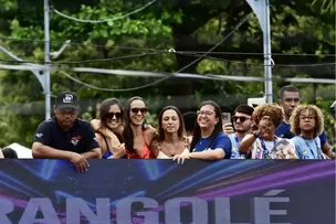 NO TRIO SEM CORDAS DE PARANGOLÉ, ANA PAULA RESSALTA DEMOCRATIZAÇÃO DO CARNAVAL