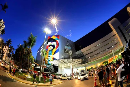 CONFIRA O FUNCIONAMENTO DOS SHOPPINGS DE SALVADOR E DA RMS NO PRIMEIRO DIA DE CARNAVAL