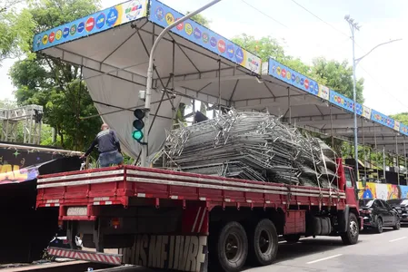 ESTRUTURAS DO CARNAVAL DEVEM SER DESMONTADAS EM ATÉ 10 DIAS