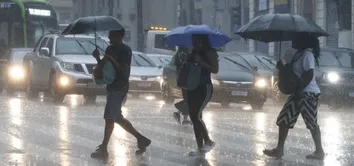 INMET ELEVA ALERTA PARA CHUVAS INTENSAS NA BAHIA E APONTA RISCO DE ALAGAMENTOS E DESLIZAMENTOS