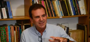 EDUARDO PAES RENUNCIA À PREFEITURA DO RIO PARA DISPUTAR GOVERNO E VICE ASSUME CARGO
