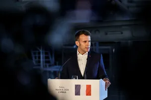 MACRON PEDE QUE PRESIDENTE DO IRÃ CESSE ATAQUES NA REGIÃO E LIBERE ESTREITO DE ORMUZ