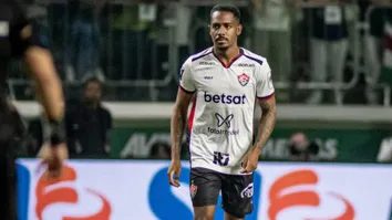 EDU SOFRE RUPTURA NO TENDÃO DE AQUILES E ESTÁ FORA DO RESTANTE DA TEMPORADA DO VITÓRIA