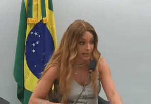 ERIKA HILTON NEGA TER CHAMADO PARLAMENTARES DE “IMBECIS” E ESCLARECE CRÍTICAS À INTERNET