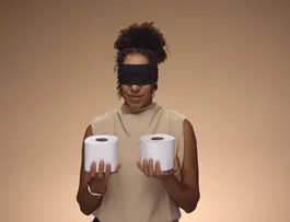 BRACELL PAPÉIS APOSTA EM MISTÉRIO E SURPREENDE COM TESTE VENDADO EM NOVA CAMPANHA DE SUPRA