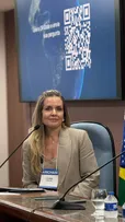 LUCIANA FIALHO AFIRMA: NA ECONOMIA DA INTELIGÊNCIA ARTIFICIAL, A VANTAGEM É HUMANA E MORA NA COMUNICAÇÃO AUTÊNTICA