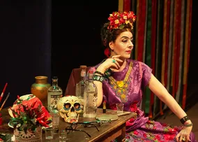 NOVO SOLO DE FRIDA KAHLO CELEBRA A ARTISTA MEXICANA EM VERSÃO SOLAR