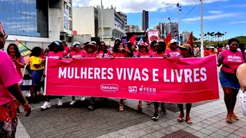 MOVIMENTO “LEVANTE: MULHERES VIVAS, EM LUTA E SEM MEDO” REÚNE MOBILIZAÇÃO EM SALVADOR