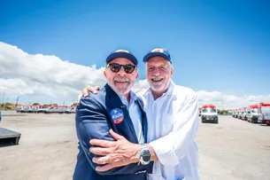 LULA PARABENIZA JAQUES WAGNER PELO ANIVERSÁRIO DE 75 ANOS
