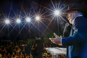 LULA CONFIRMA CANDIDATURA À REELEIÇÃO E ELEVA TOM CONTRA EXTREMA-DIREITA