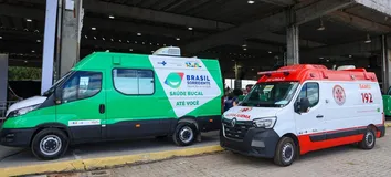 EM SALVADOR, MINISTROS DA SAÚDE E DA CASA CIVIL ENTREGAM NOVAS AMBULÂNCIAS E EQUIPAMENTOS PARA UBS