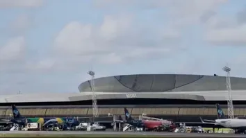 AVIÃO QUE IA PARA FERNANDO DE NORONHA FAZ POUSO DE EMERGÊNCIA APÓS SUSPEITA DE BOMBA