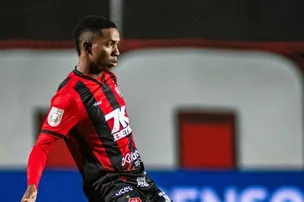 VITÓRIA SOFRE COM LESÕES E PODE DAR CHANCE A PROMESSA DA BASE DIANTE DO GRÊMIO