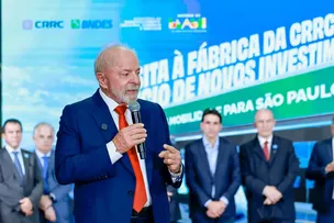 LULA SE DIZ DEDICADO A “NÃO DEIXAR OS FASCISTAS GOVERNAREM O PAÍS”