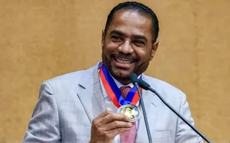 MÁRCIO MARINHO É CONDECORADO COM COMENDA 2 DE JULHO NA ALBA