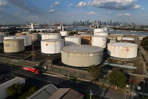 PETRÓLEO DESPENCA MAIS DE 10% APÓS SINAL DE TRÉGUA ENTRE EUA E IRÃ