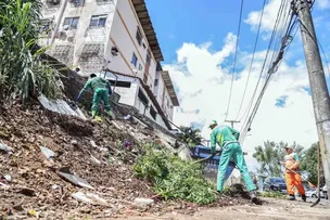 PREFEITURA REFORÇA LIMPEZA DE ENCOSTAS E CONSCIENTIZA SOBRE DESCARTE INADEQUADO DE LIXO