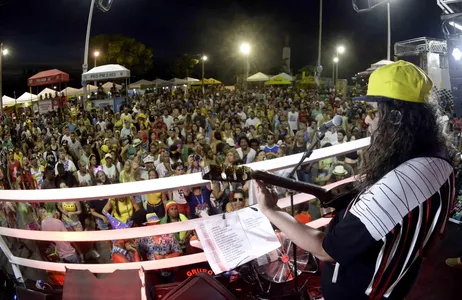 FGM INAUGURA ESTÁTUA DE MORAES MOREIRA NA PRAÇA CASTRO ALVES