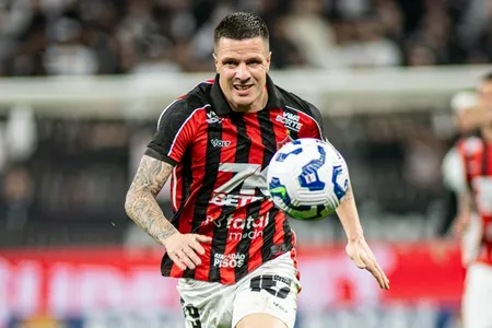 KAYZER FAZ GOL, SENTE A COXA E PODE VIRAR DESFALQUE NO VITÓRIA