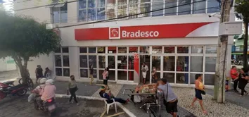 BRADESCO AVANÇA E SE APROXIMA DA MÁXIMA HISTÓRICA
